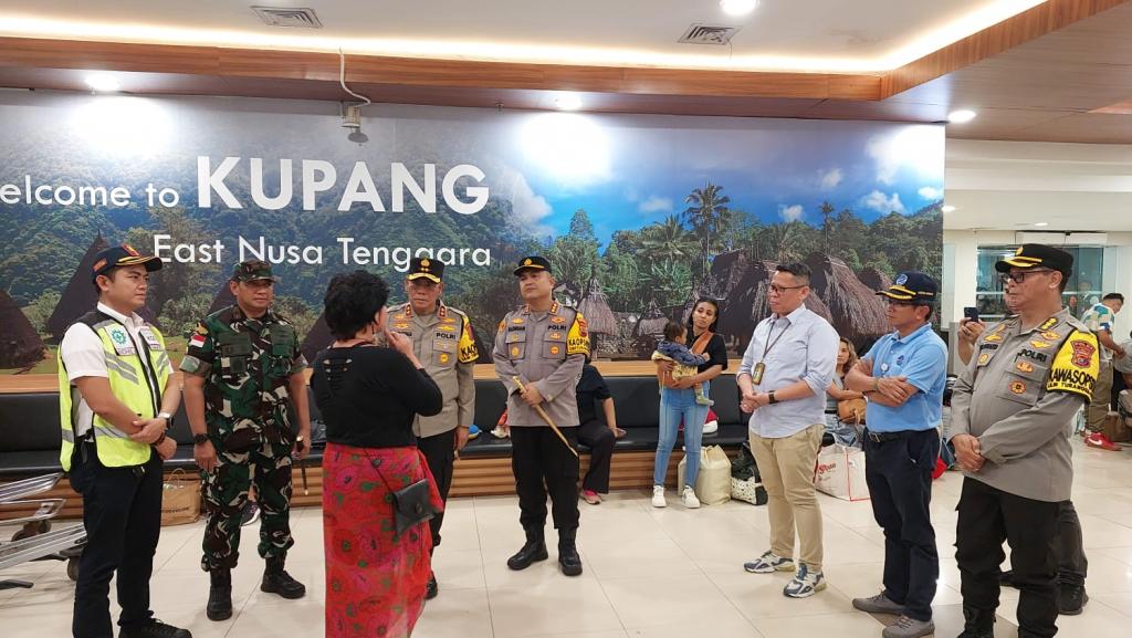 Kepala Balai Kekarantinaan Kesehatan Kelas I Kupang Pantau Posko Natal dan Tahun Baru di Bandara El Tari