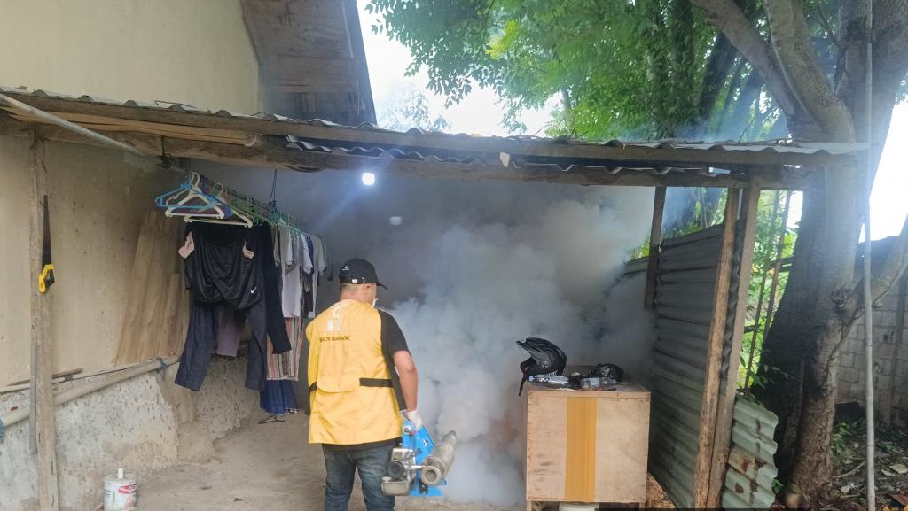 Pengendalian Vektor Penyakit Demam Berdarah di Perumahan Pos Bandara El Tari Kupang