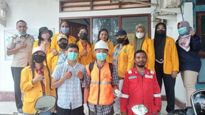 Pengendalian Lalat di Wilayah Pelabuhan Laut Bolok bersama mahasiswa magang Fakultas Kesehatan Masyarakat Universitas Nusa Cendana Kupang