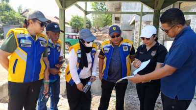 Semarak HKN ke-62, BKK Kelas I Kupang Laksanakan Survei Jentik dan Larvasidasi di Pelabuhan Tenau